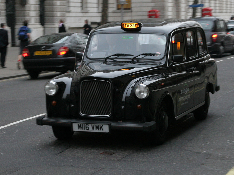 How to Hire Taxi Service in London